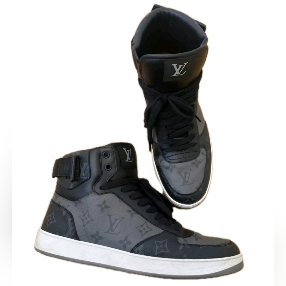 LOUIS VUITTON LV RIVOLI (UNISEX) SNEAKERS EU 40 US MENS 7.5 US WMNS SIZE 9 (EUC)